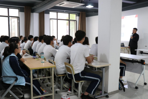 礼仪培训专业课走进上海信息技术学校上海云南职业教育联盟